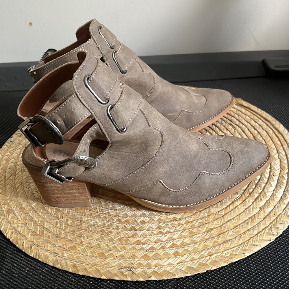 Mi.im leather Western Buckle Sandals Boots Size 7.5